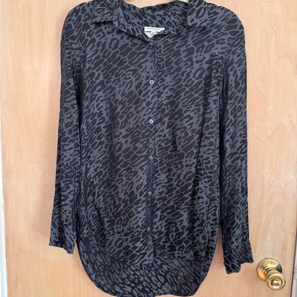 Equipment Femme Black + Gray Silk Button Down Collared Shirt - Medium - Picture 1 of 6
